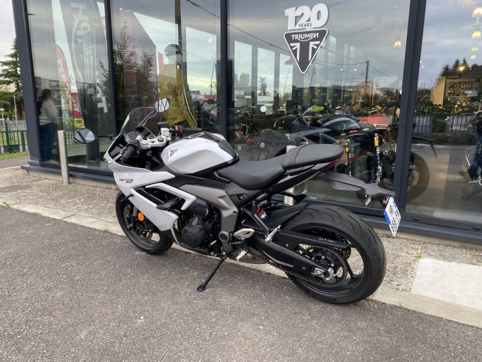 TRIUMPH 	DAYTONA 660 4
