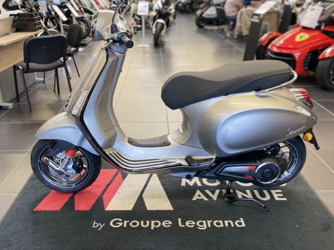 VESPA PRIMAVERA 125 4