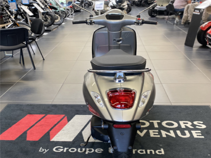 VESPA PRIMAVERA 125 4