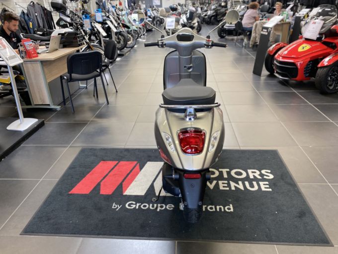 VESPA PRIMAVERA 125 4
