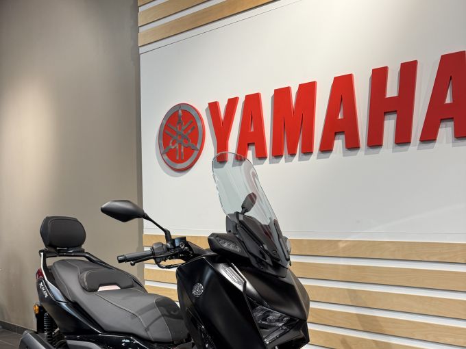 YAMAHA XMAX 300 Tech Max 4