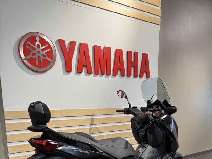 YAMAHA XMAX 300 Tech Max 4