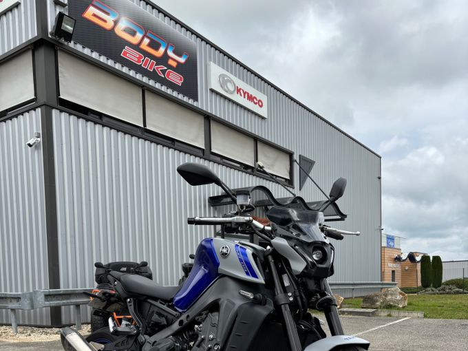 YAMAHA MT-09 4