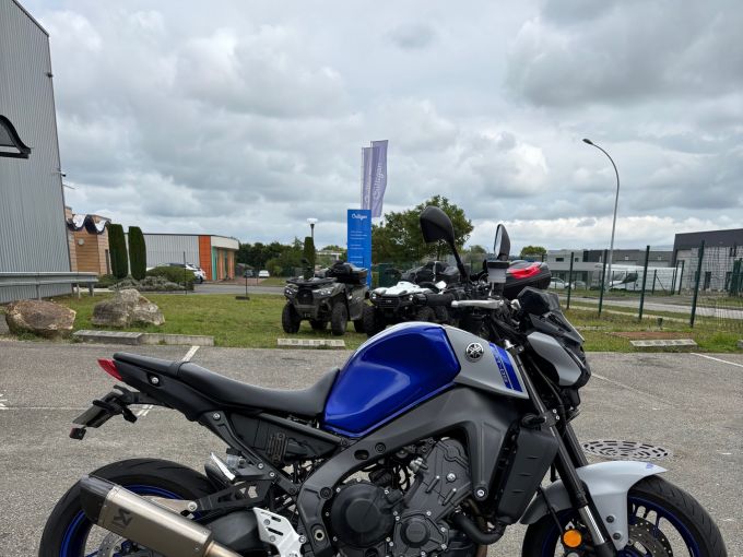 YAMAHA MT-09 4