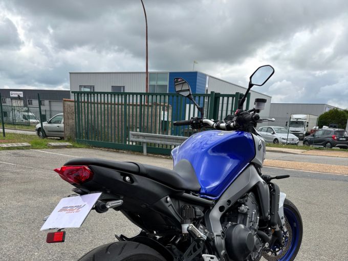 YAMAHA MT-09 4