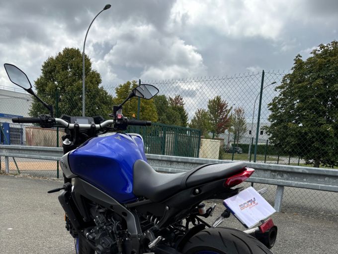 YAMAHA MT-09 4