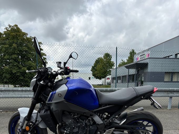 YAMAHA MT-09 4