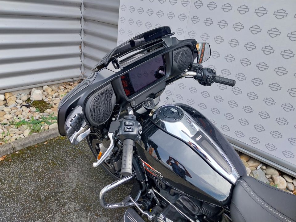 HARLEY-DAVIDSON TOURING STREET GLIDE 1923 4