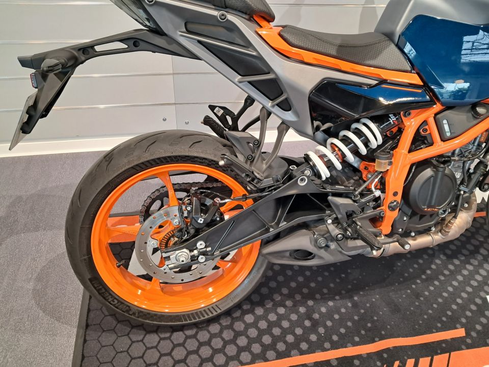 KTM 390 DUKE 4
