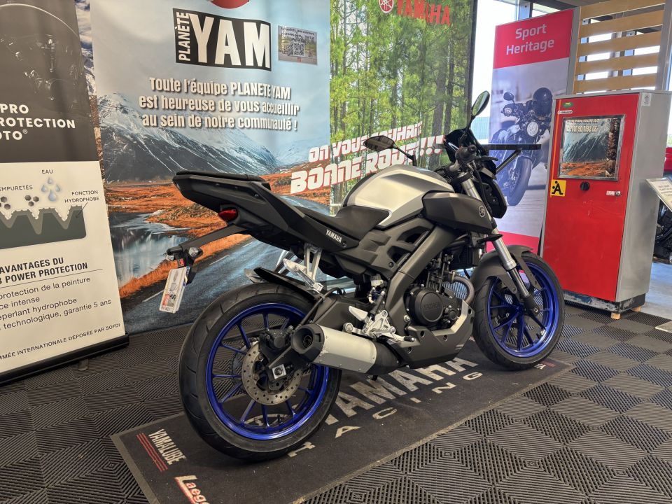 YAMAHA MT-125 4