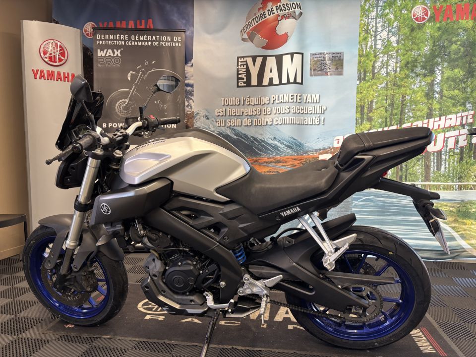 YAMAHA MT-125 4
