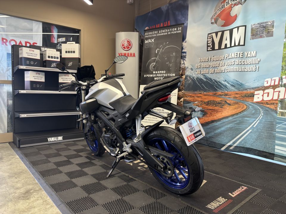 YAMAHA MT-125 4