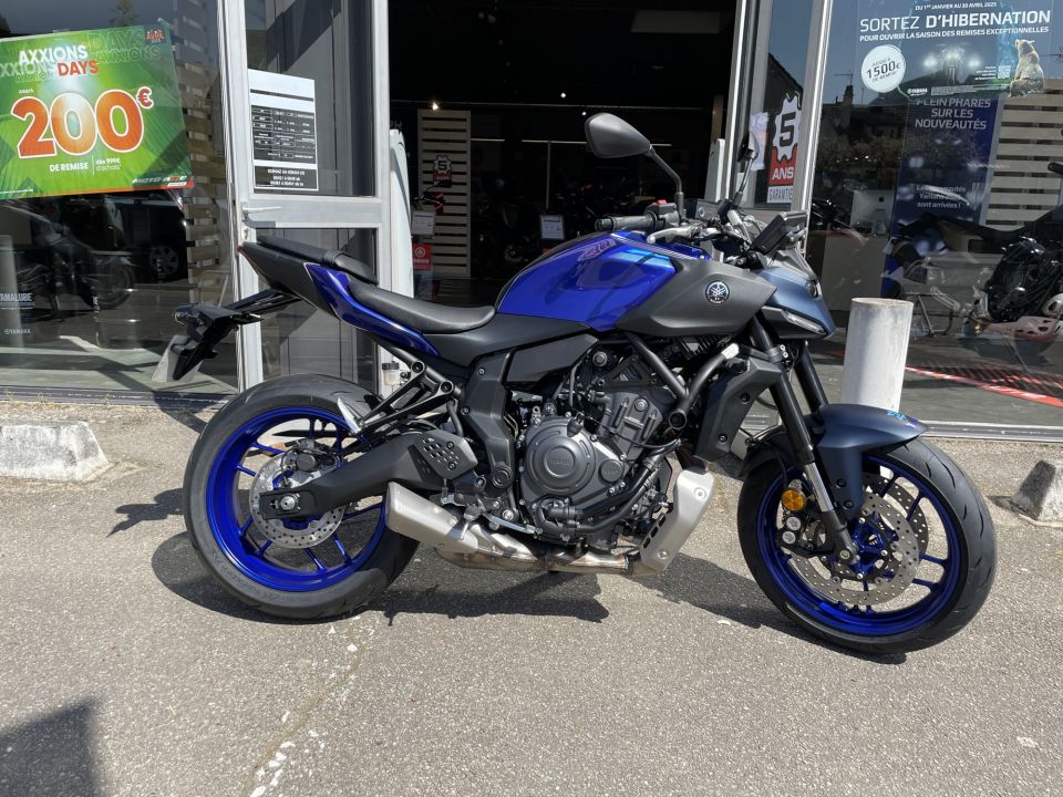 YAMAHA MT-07 4