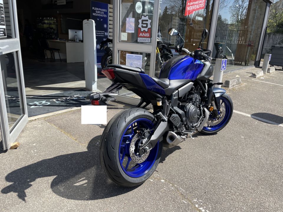 YAMAHA MT-07 4