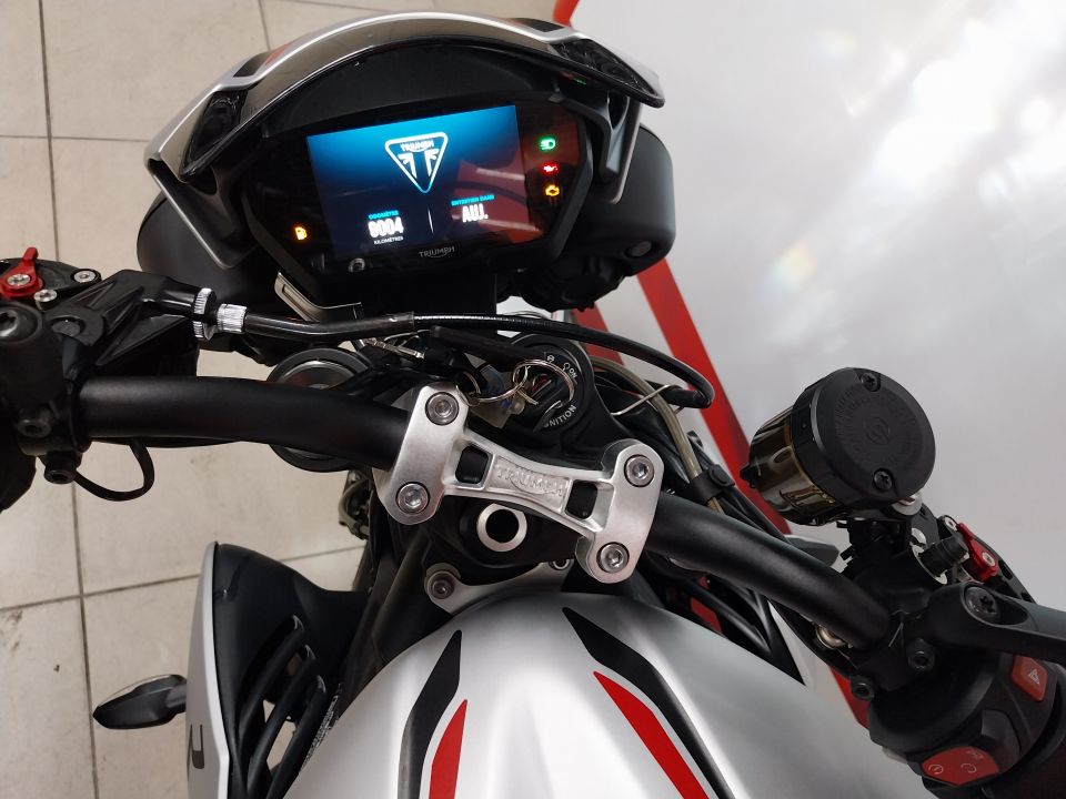 TRIUMPH STREET TRIPLE 765 R 4