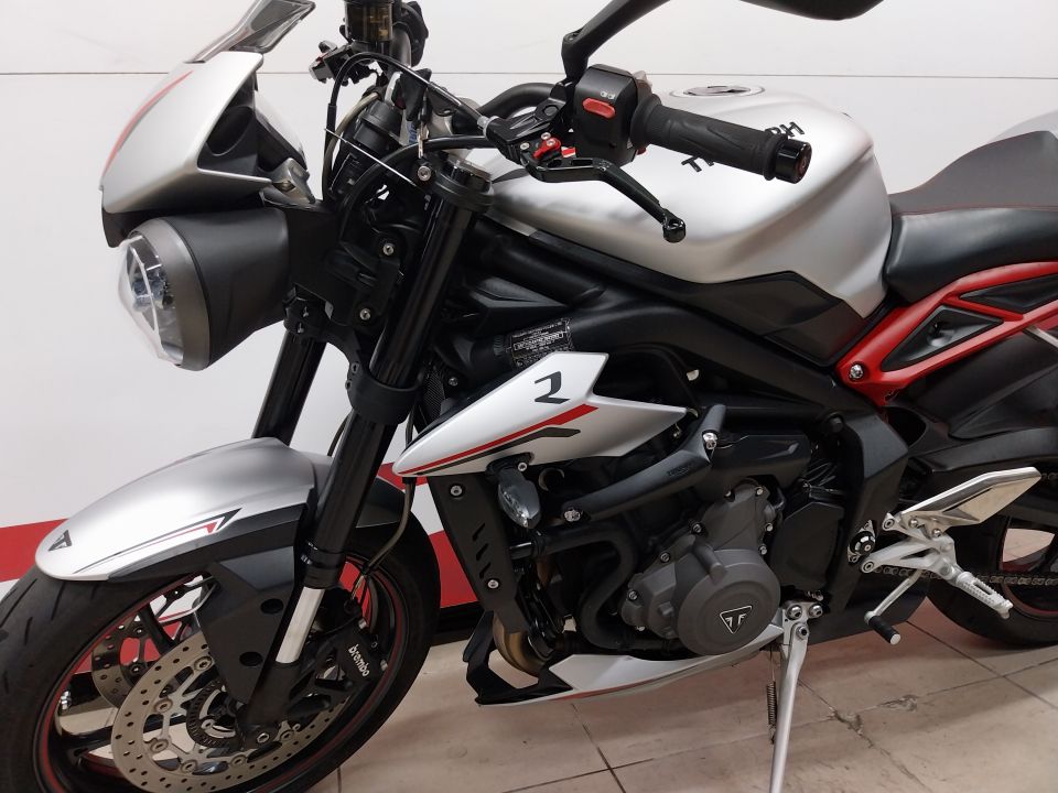 TRIUMPH STREET TRIPLE 765 R 4