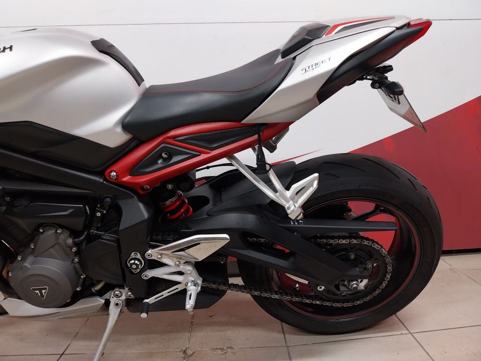 TRIUMPH STREET TRIPLE 765 R 4