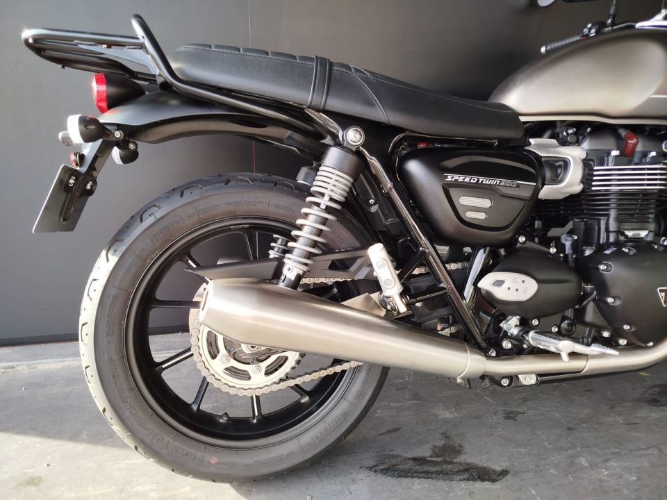 TRIUMPH SPEED TWIN 900 4