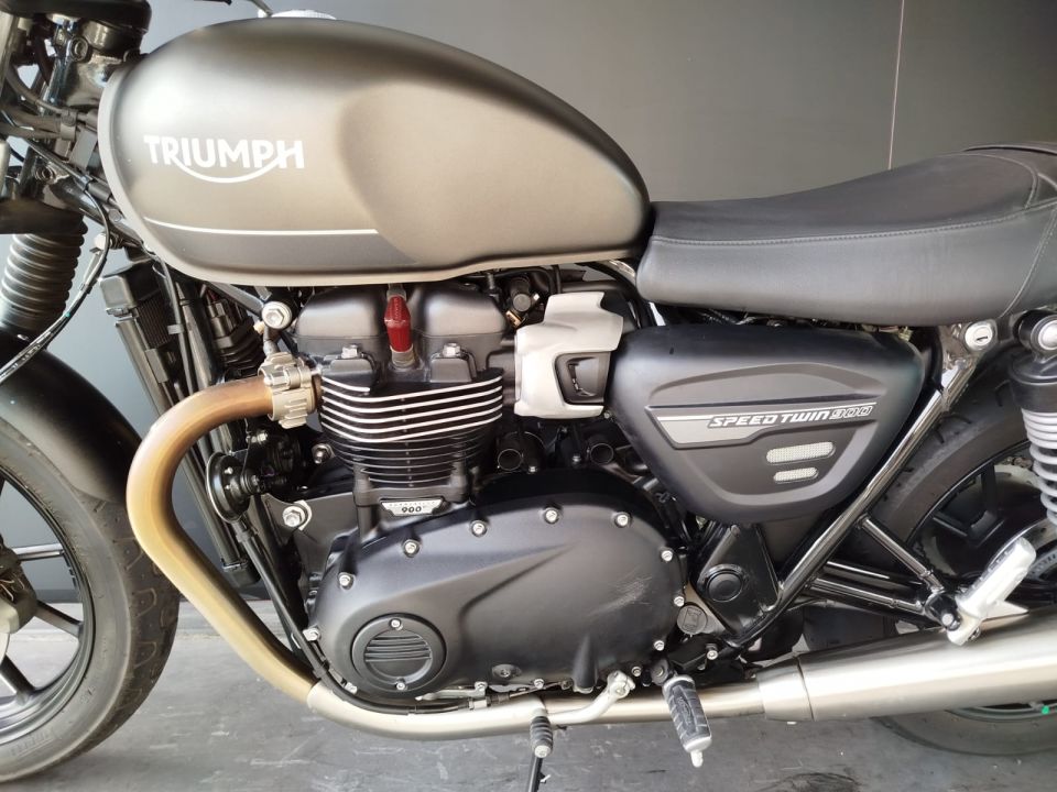 TRIUMPH SPEED TWIN 900 4