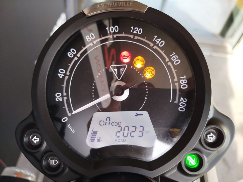 TRIUMPH SPEED TWIN 900 4