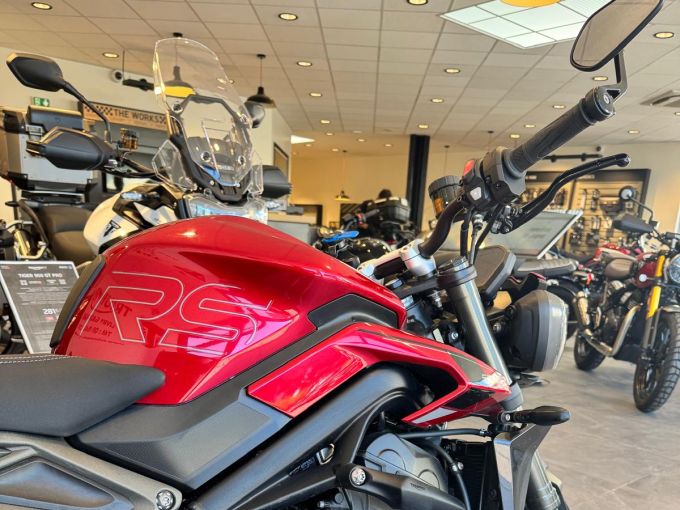 TRIUMPH STREET TRIPLE 765 RS 4