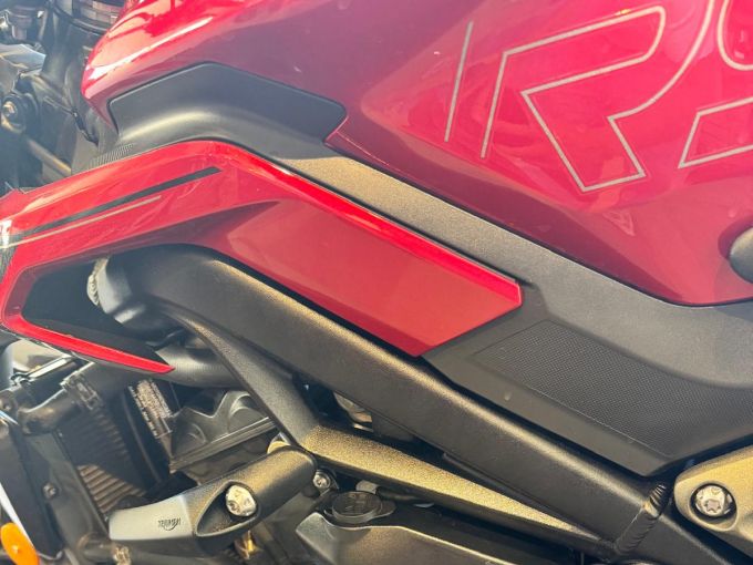 TRIUMPH STREET TRIPLE 765 RS 4