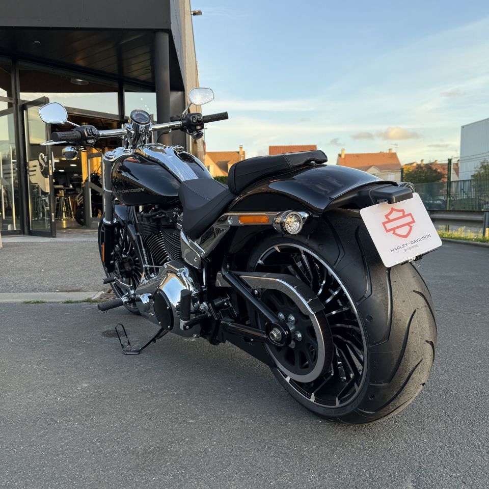 HARLEY-DAVIDSON SOFTAIL BREAKOUT 1923 4