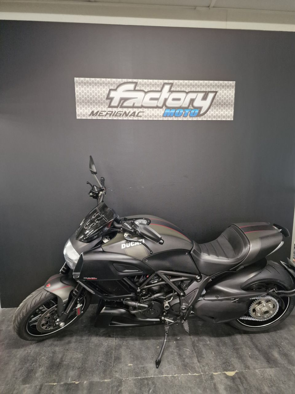 DUCATI DIAVEL CARBON 4