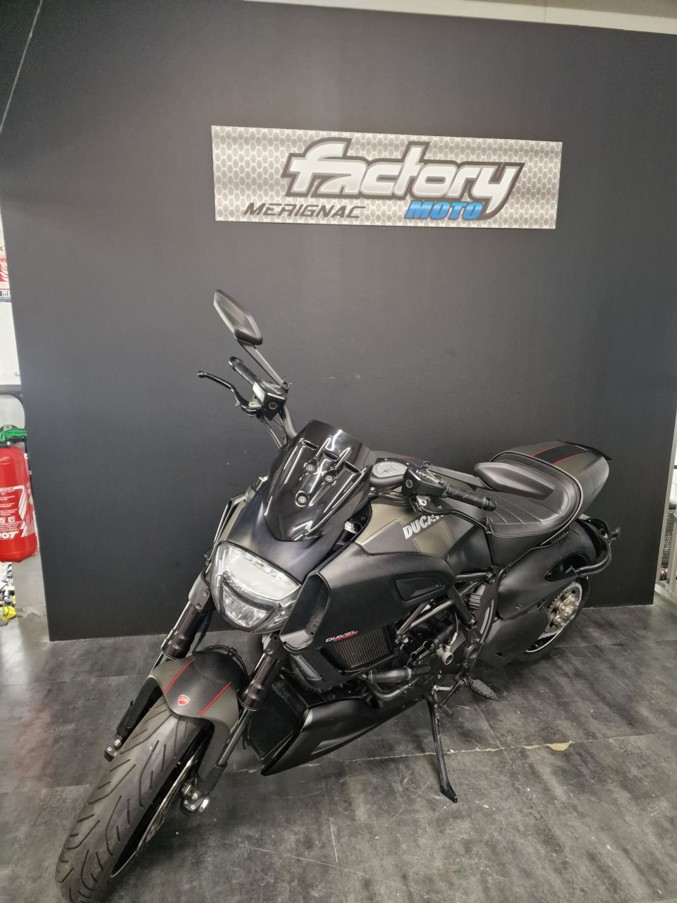 DUCATI DIAVEL CARBON 4