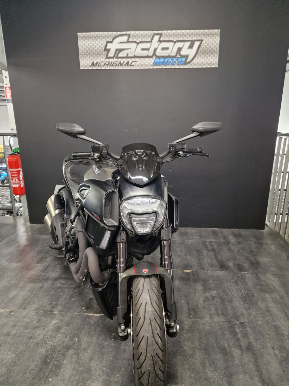 DUCATI DIAVEL CARBON 4