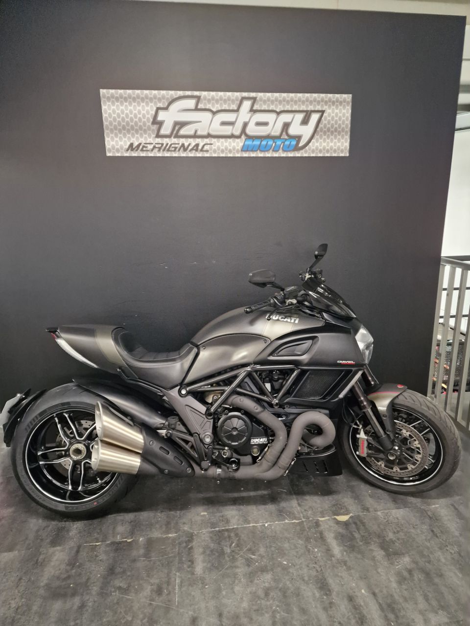DUCATI DIAVEL CARBON 4