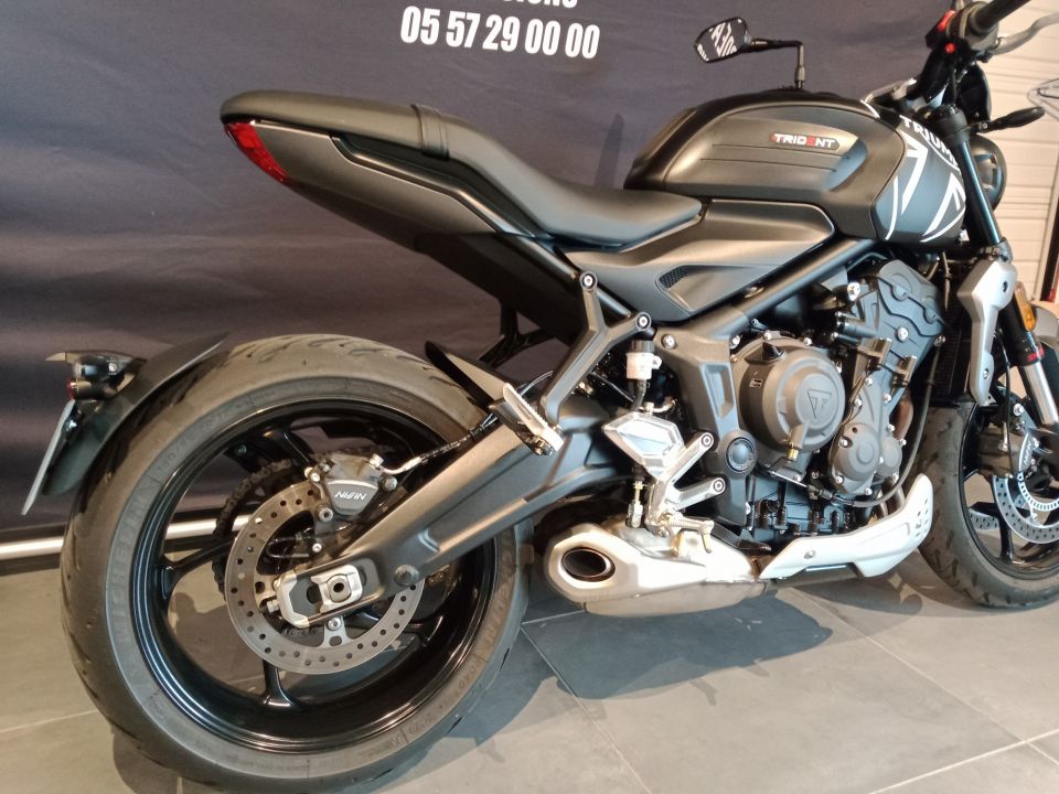 TRIUMPH TRIDENT 660 4