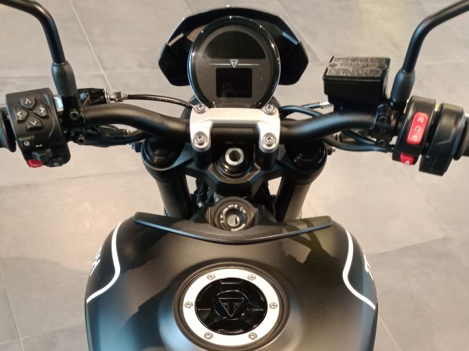 TRIUMPH TRIDENT 660 4