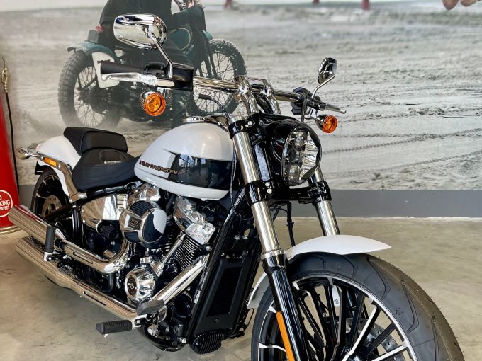 HARLEY-DAVIDSON SOFTAIL BREAKOUT 1923 4