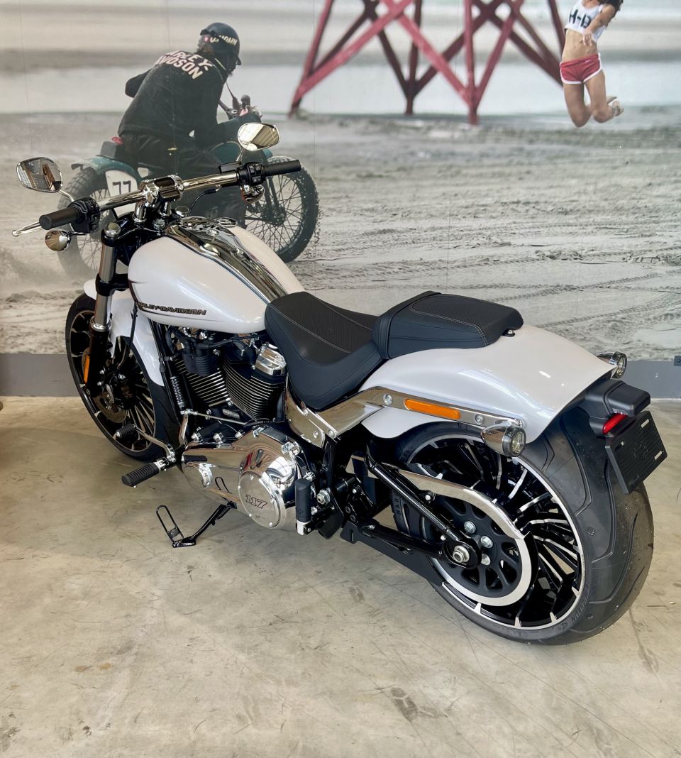 HARLEY-DAVIDSON SOFTAIL BREAKOUT 1923 4