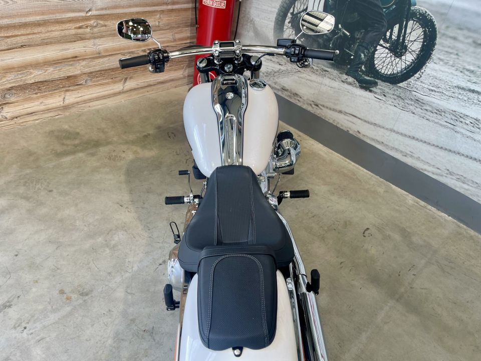 HARLEY-DAVIDSON SOFTAIL BREAKOUT 1923 4