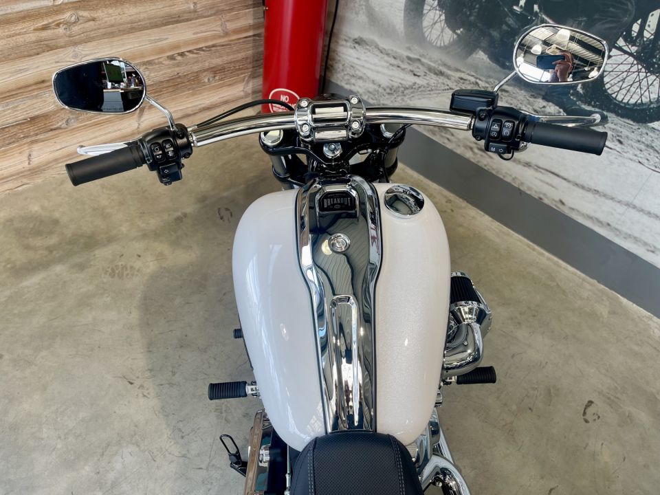 HARLEY-DAVIDSON SOFTAIL BREAKOUT 1923 4