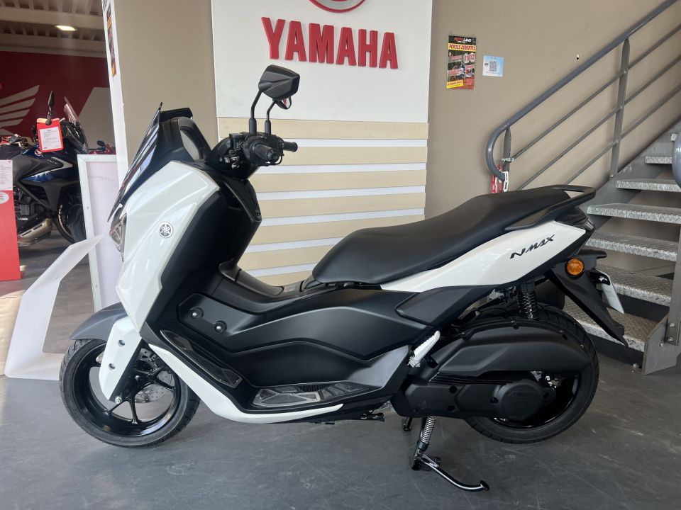 YAMAHA NMAX 125 4