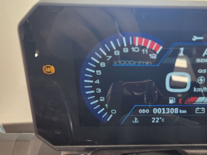 SUZUKI GSX-8S 4