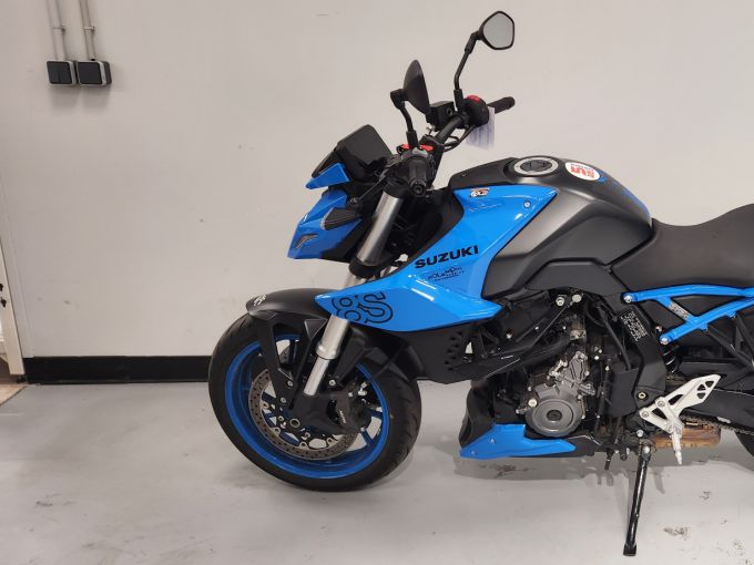 SUZUKI GSX-8S 4