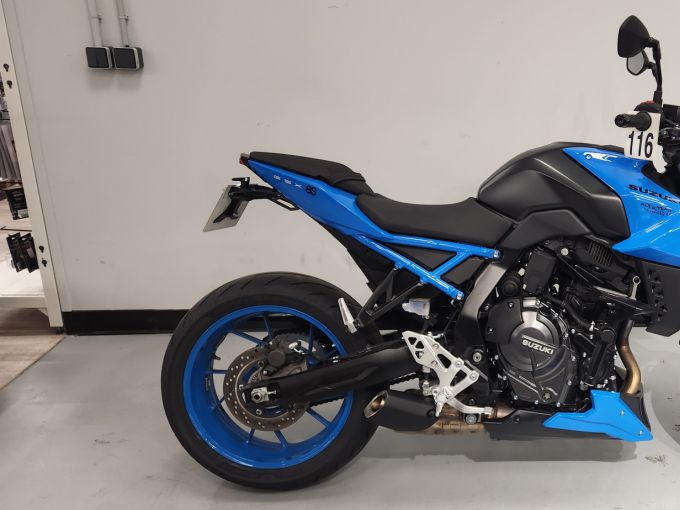 SUZUKI GSX-8S 4