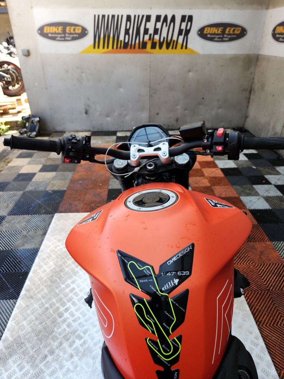 TRIUMPH STREET TRIPLE 765 R 4