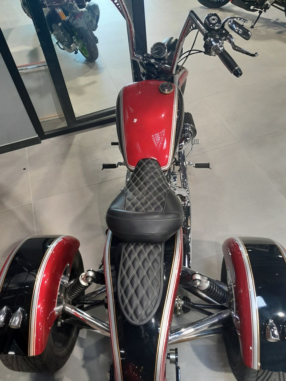 HARLEY-DAVIDSON SPORTSTER CUSTOM 1200 4