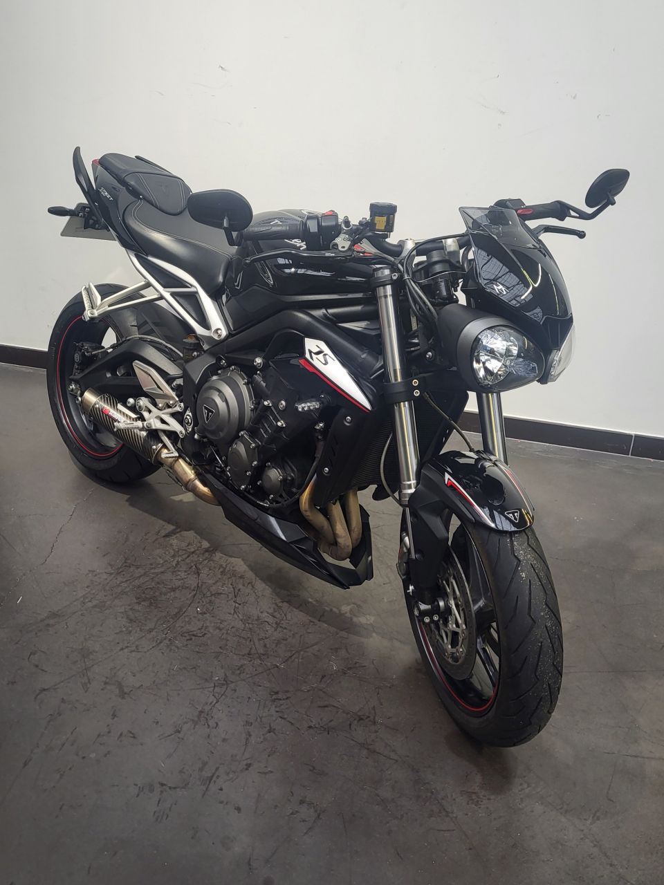 TRIUMPH STREET TRIPLE 675 RS 4