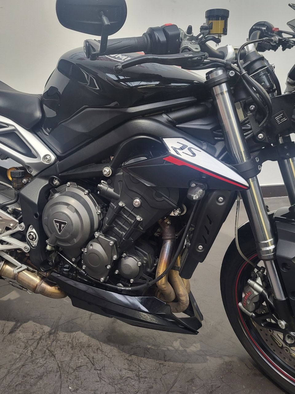 TRIUMPH STREET TRIPLE 675 RS 4