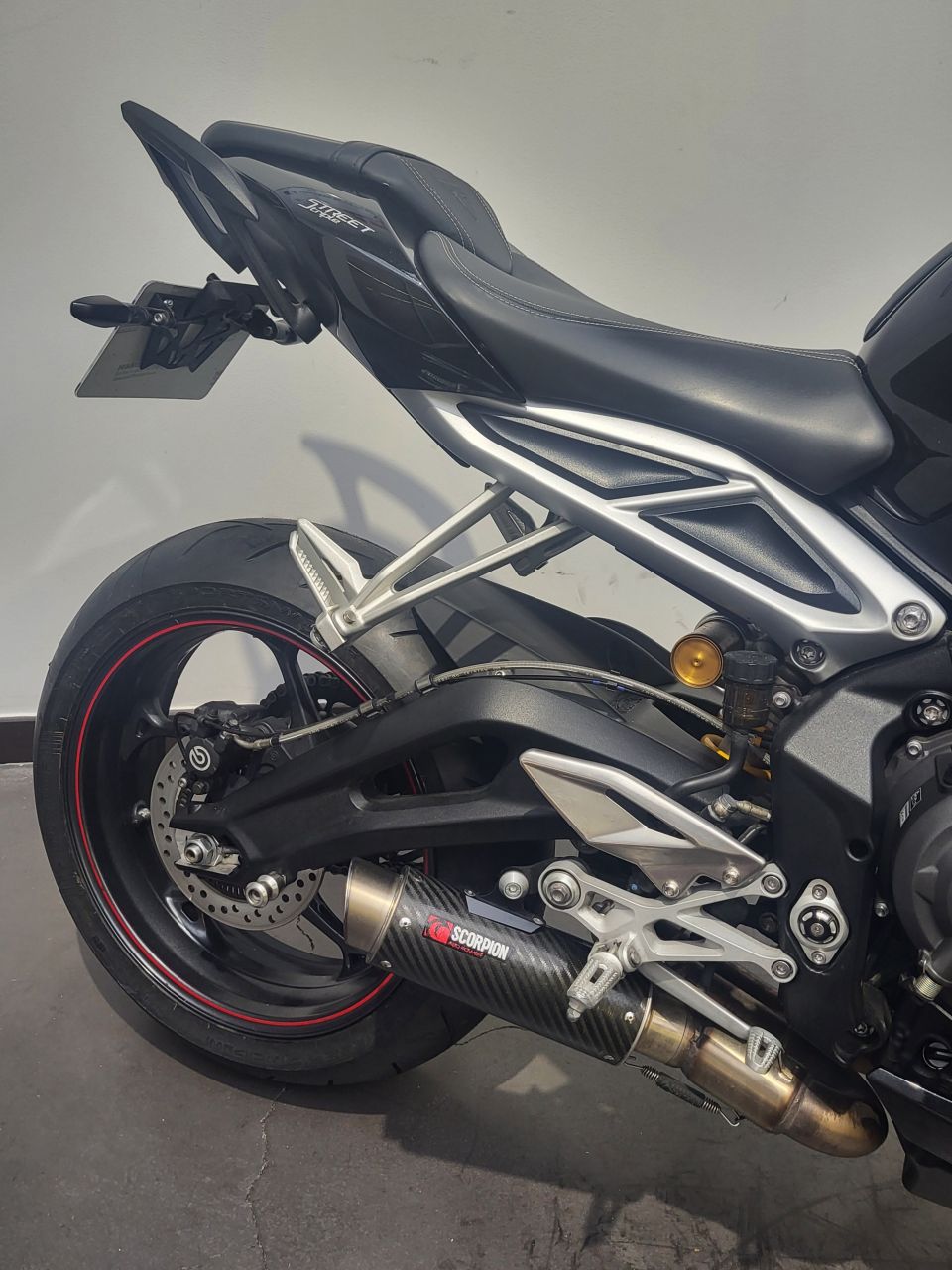 TRIUMPH STREET TRIPLE 675 RS 4