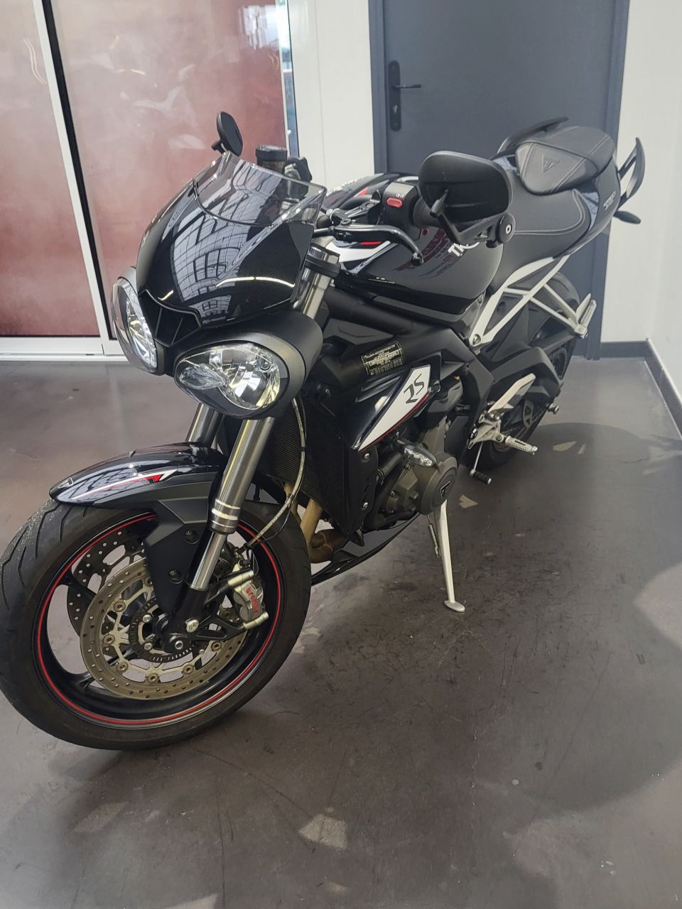 TRIUMPH STREET TRIPLE 675 RS 4