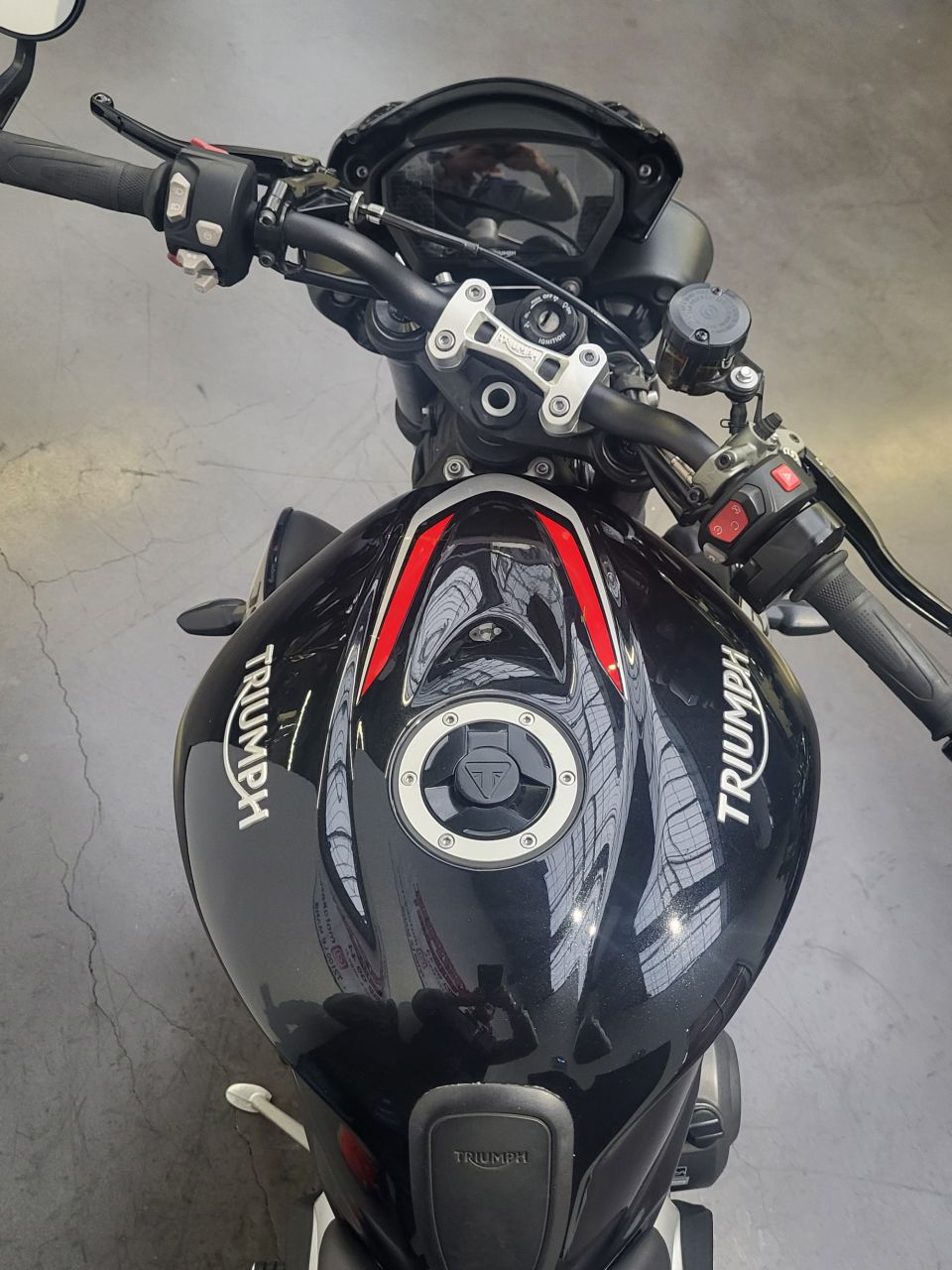 TRIUMPH STREET TRIPLE 675 RS 4