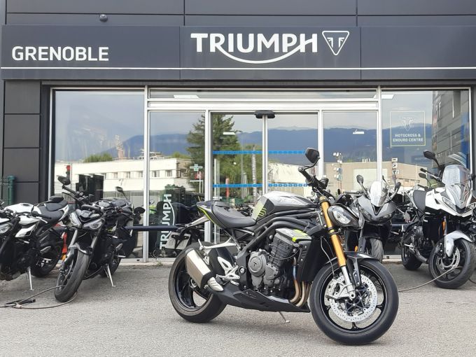 TRIUMPH SPEED TRIPLE 1200 RS 4