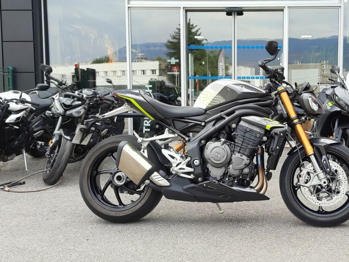 TRIUMPH SPEED TRIPLE 1200 RS 4